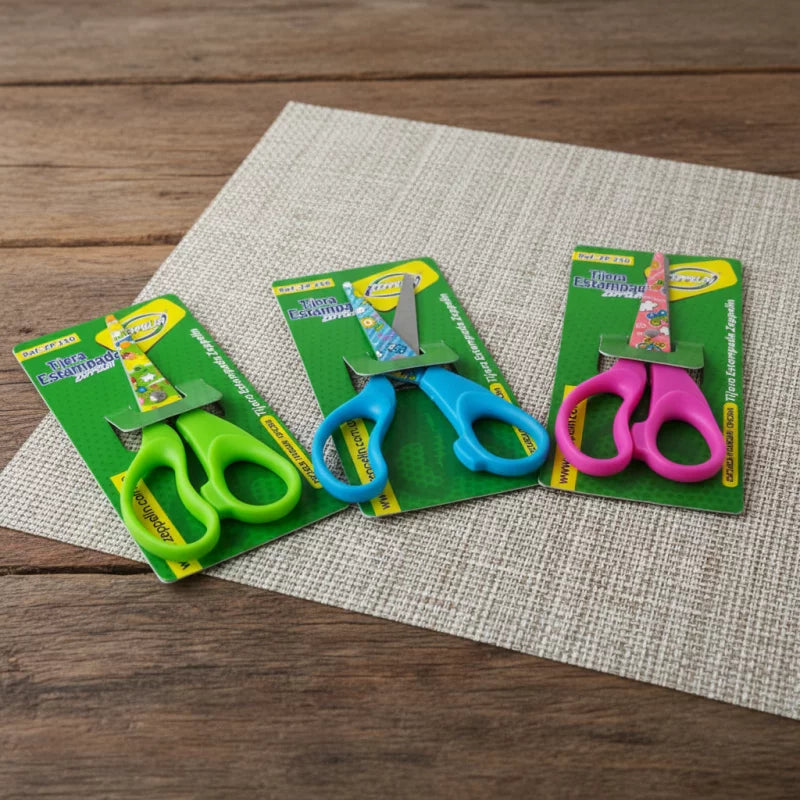 Tijera Escolar Estampada ZP230 punta roma | CD 4443